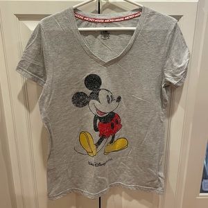 Women’s Disney world Mickey Mouse vneck Tshirt L